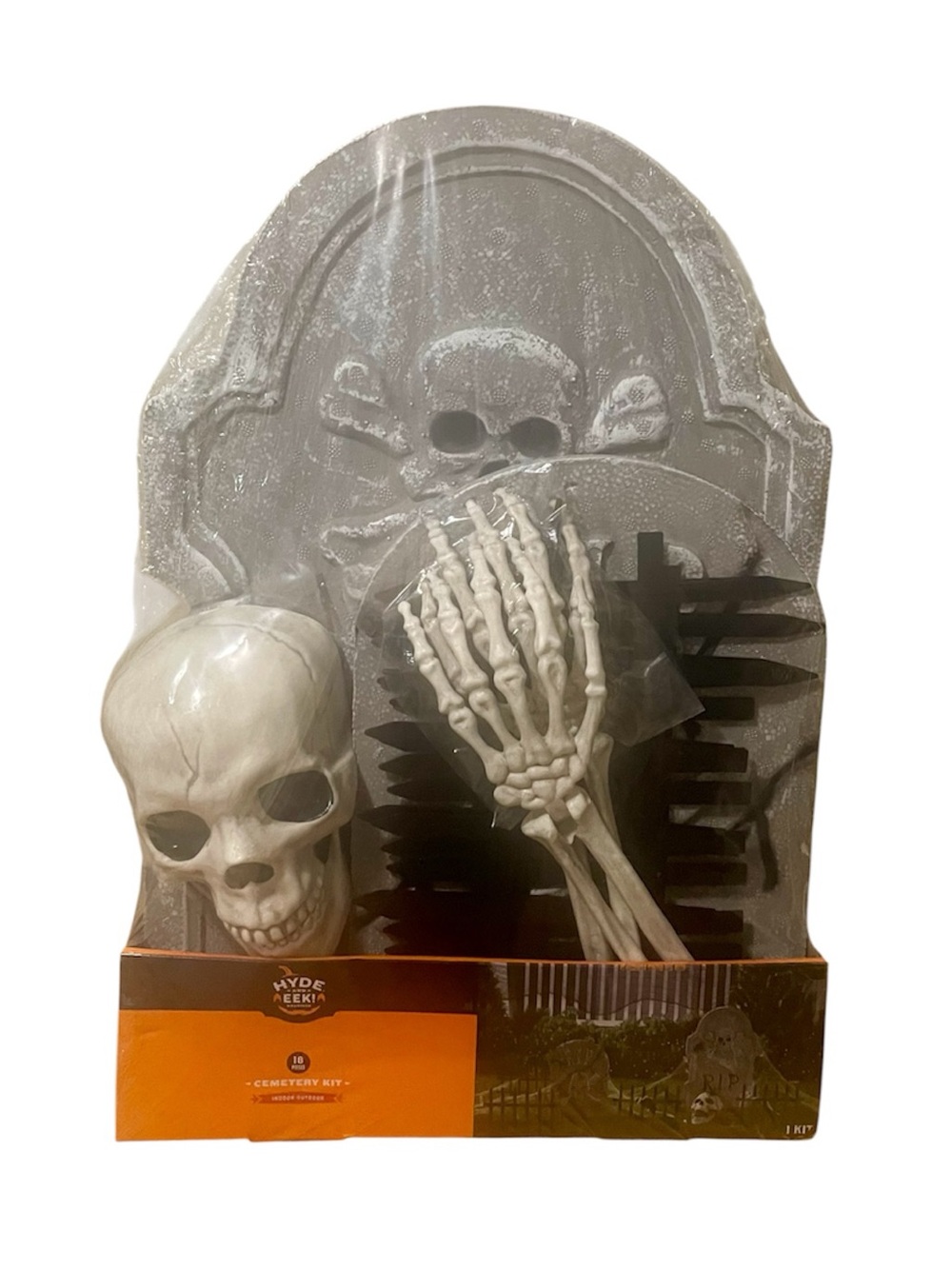 Hyde and Eek! 18 Pieces Cemetery Kit
